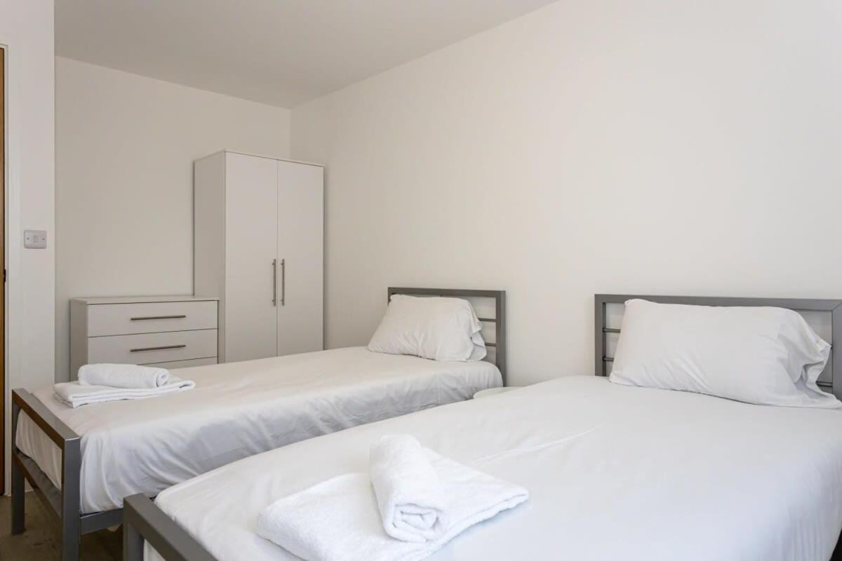 Stunning 2 Bed Apartment In Salford Amazing Views Manchester Buitenkant foto