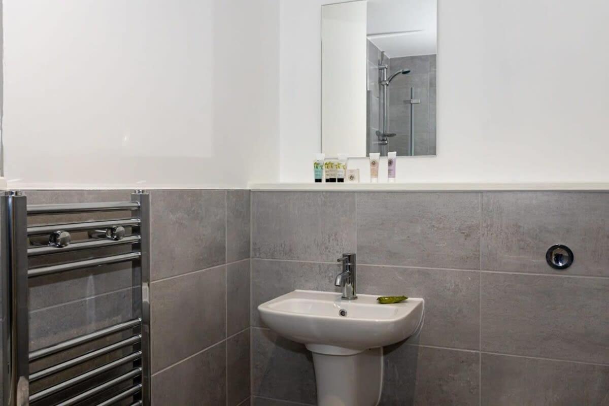 Stunning 2 Bed Apartment In Salford Amazing Views Manchester Buitenkant foto